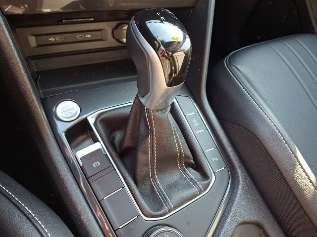 Used 2024 Volkswagen Tiguan SE R-Line AWD/4WD image 15