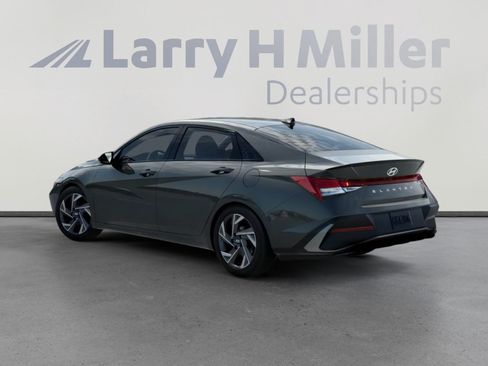 New 2026 Hyundai Elantra SEL Sport FWD image 5