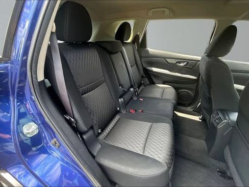 Used 2017 Nissan Rogue SV w/ SV Premium Package AWD/4WD image 25