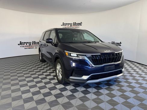 Used 2023 Kia Carnival LX image 7