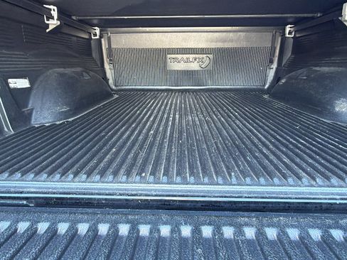 Used 2019 RAM 1500 Laramie AWD/4WD image 12