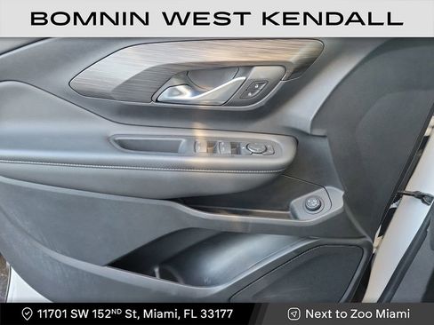 Used 2023 GMC Terrain SLE w/ Driver Convenience Package image 25