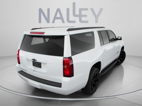Used 2018 Chevrolet Suburban LT RWD image 4