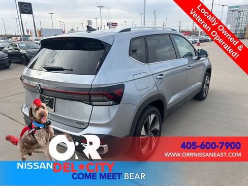 Used 2025 Volkswagen Taos SE image 5