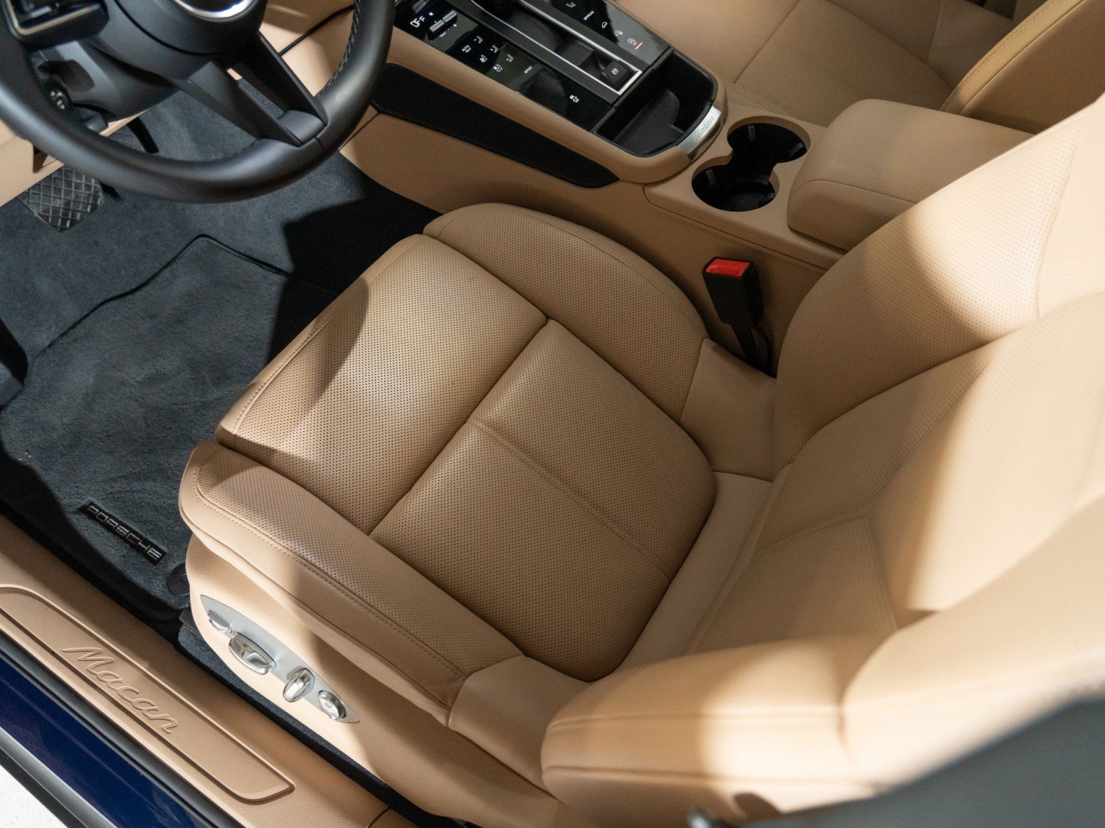 Certified 2023 Porsche Macan AWD/4WD image 14