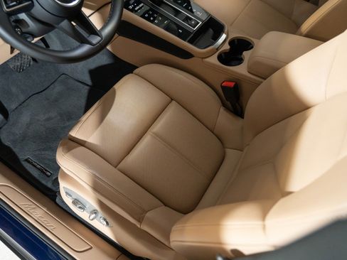 Certified 2023 Porsche Macan AWD/4WD image 14