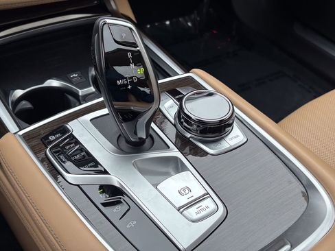 Certified 2022 BMW 750i xDrive w/ Executive Package AWD/4WD image 37