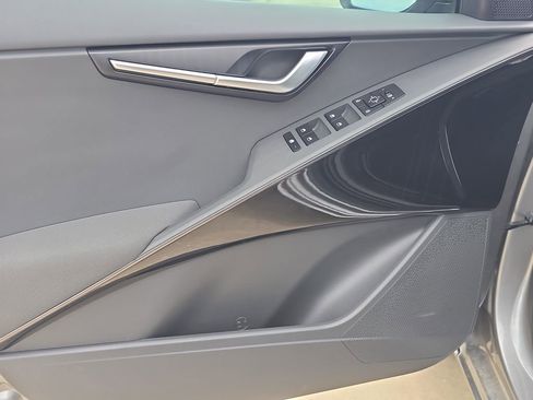 New 2026 Kia Niro EX FWD image 17