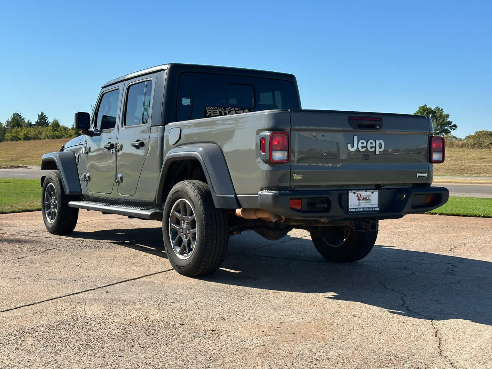 Used 2022 Jeep Gladiator Overland w/ Popular Equipment Package AWD/4WD image 5