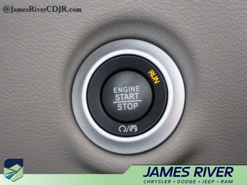 Used 2023 Chrysler Pacifica Touring-L FWD image 31