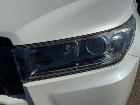 Used 2018 Toyota Highlander SE AWD/4WD image 9