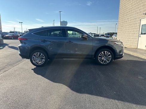 Used 2021 Toyota Venza XLE w/ Softex Package AWD/4WD image 4