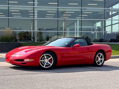 Used 2002 Chevrolet Corvette Convertible w/ Preferred Equipment Group2 RWD image 3