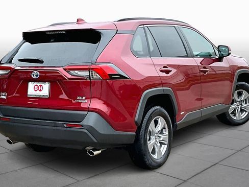 Used 2022 Toyota RAV4 XLE image 12