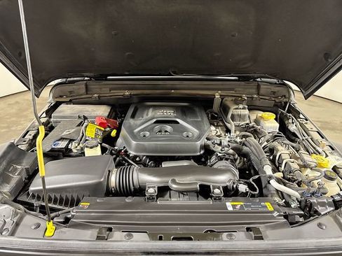 Used 2023 Jeep Wrangler Sport S image 27