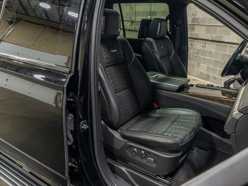 Used 2023 Cadillac Escalade ESV Sport Platinum w/ LPO, ONYX Package AWD/4WD image 31