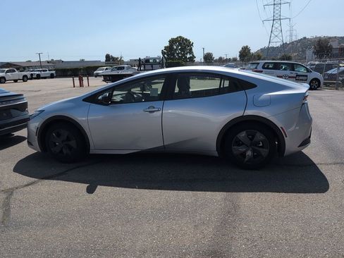 Used 2025 Toyota Prius LE FWD image 6