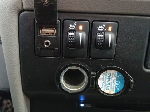 Used 2016 Toyota Sienna L image 21