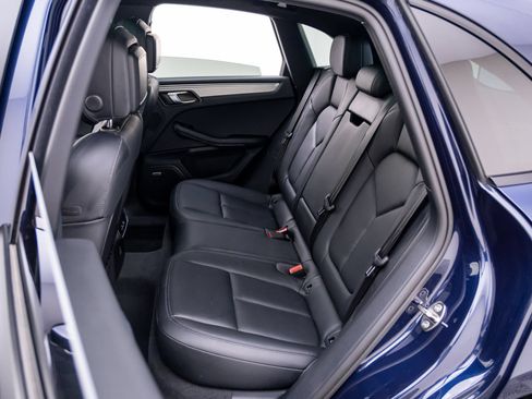 Certified 2023 Porsche Macan AWD/4WD image 17