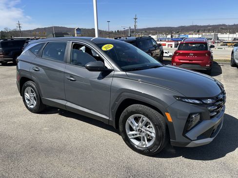 Used 2025 Hyundai Tucson SE image 3