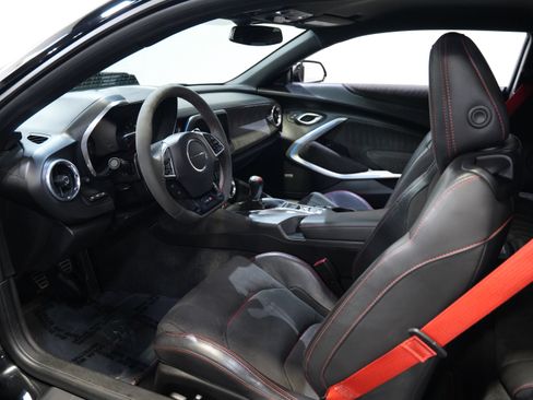 Used 2018 Chevrolet Camaro ZL1 RWD image 28