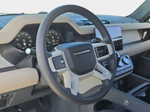 Used 2023 Land Rover Defender 130 X-Dynamic SE image 17