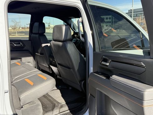 Used 2025 GMC Sierra 2500 AT4 image 12