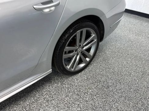 Used 2018 Volkswagen Passat 2.0T R-Line w/ R-Line Lighting Package FWD image 37
