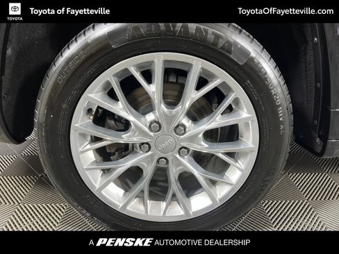 Used 2021 Jeep Grand Cherokee L Summit w/ Advanced Protech Group IV AWD/4WD image 18