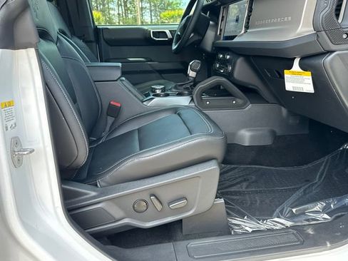 New 2026 Ford Bronco Outer Banks w/ Sasquatch Package AWD/4WD image 13
