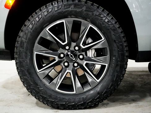 Used 2023 Chevrolet Suburban Z71 image 27