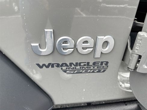 Used 2019 Jeep Wrangler Unlimited Sport image 26