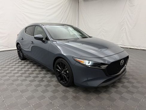 Used 2019 MAZDA MAZDA3 Hatchback w/ Premium Package FWD image 4