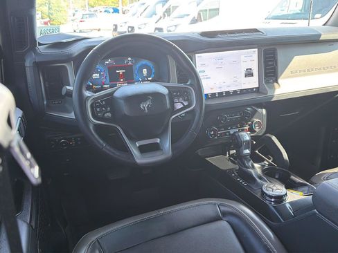 Certified 2025 Ford Bronco Outer Banks w/ Sasquatch Package AWD/4WD image 18