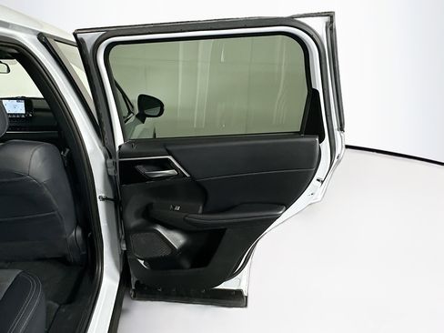 Used 2024 Mitsubishi Outlander SE image 30