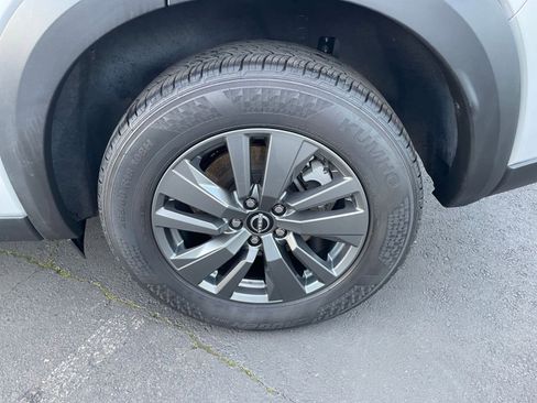 Used 2025 Nissan Pathfinder SV image 32