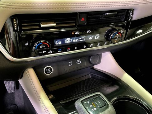 Used 2023 Nissan Rogue SL w/ SL Premium Package image 15