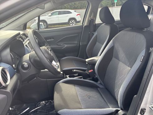 Used 2025 Nissan Versa SV FWD image 34