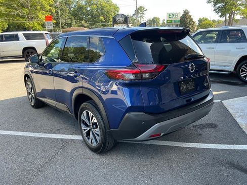 Used 2021 Nissan Rogue SV FWD image 3