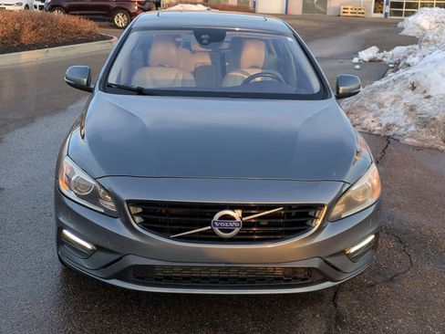 Used 2017 Volvo S60 T5 Dynamic image 3