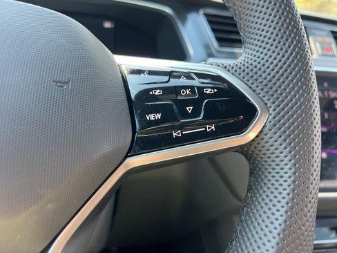 Used 2022 Volkswagen Tiguan SE R-Line image 17