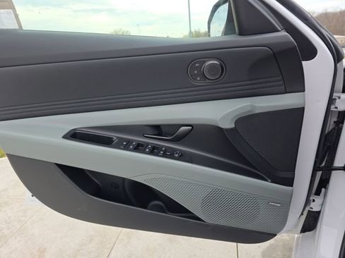 New 2025 Hyundai Elantra Limited image 27