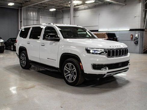 Used 2025 Jeep Wagoneer Series II w/ 8-Passenger Seating Package image 2