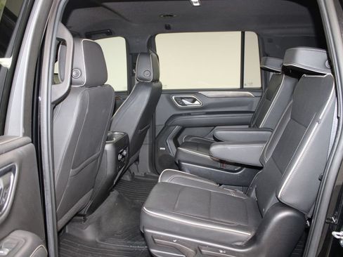 Used 2022 Chevrolet Suburban Premier RWD image 25