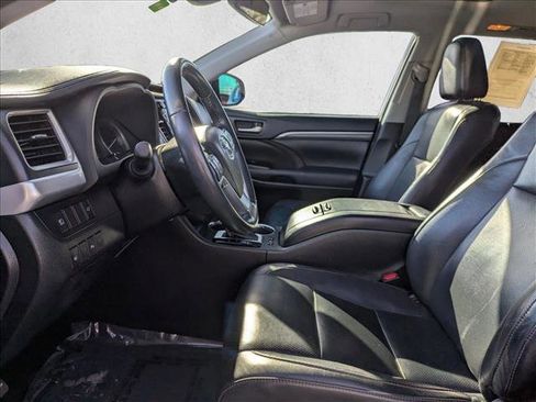 Used 2019 Toyota Highlander Limited image 11