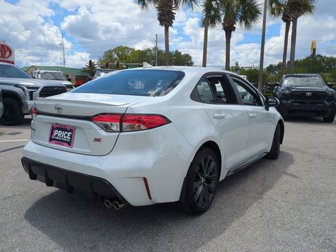 Certified 2025 Toyota Corolla SE FWD image 5