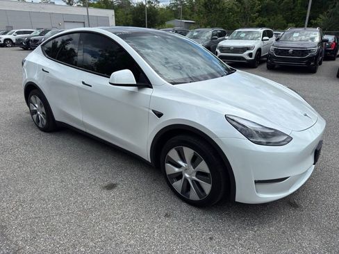 Used 2024 Tesla Model Y Long Range AWD/4WD image 2