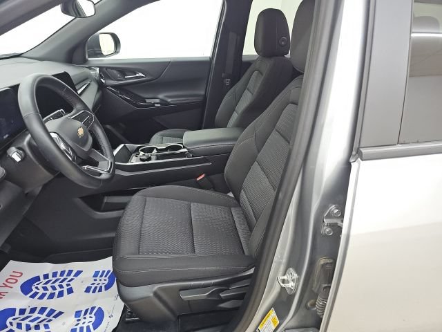 Used 2026 Chevrolet Equinox LT FWD image 2