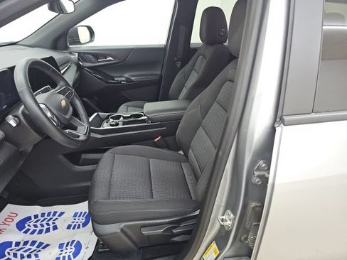 Used 2026 Chevrolet Equinox LT FWD image 2