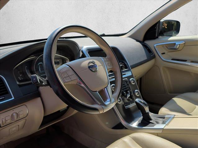 Used 2015 Volvo XC60 T6 w/ Proximity Package FWD image 9